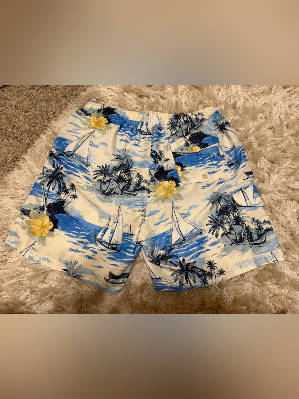 Men’s Size L Tommy Bahama Blue and White Tropical Sailboat Swim Shorts